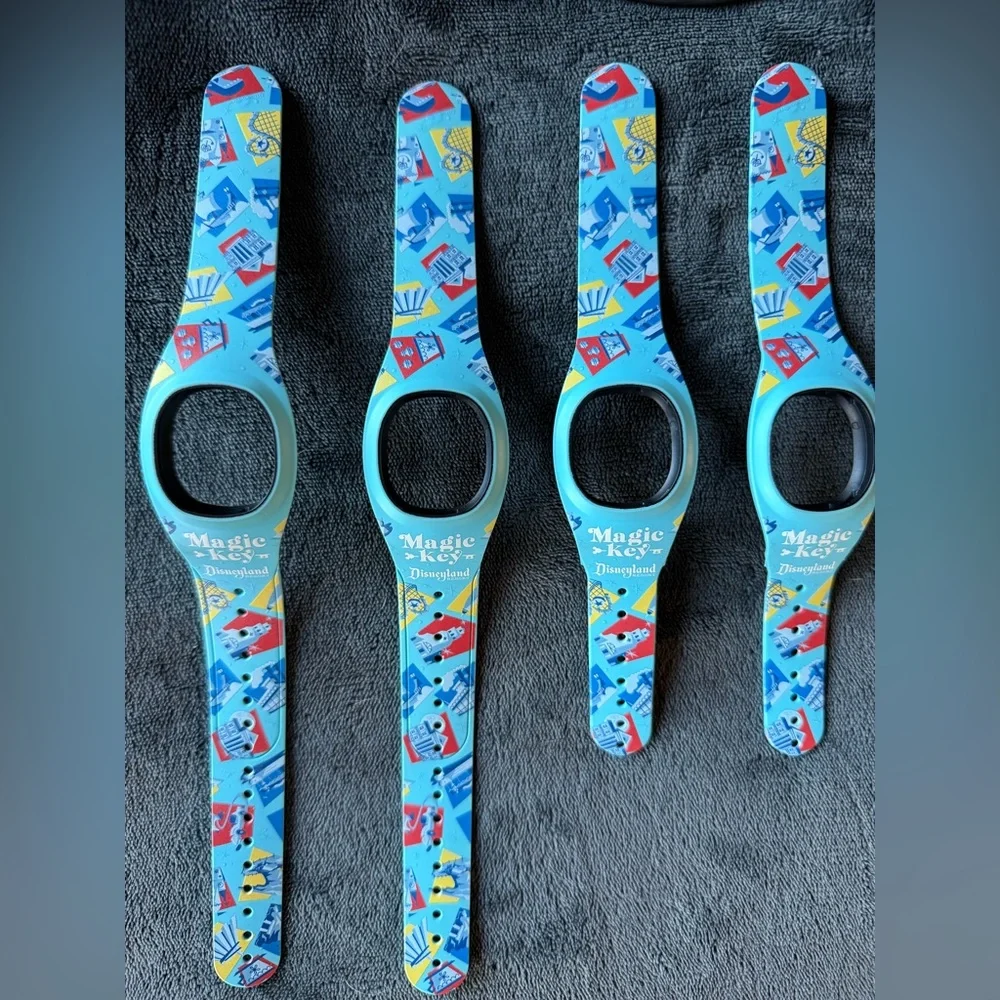 ✨Family Pack! Disney Blue MagicBand Set